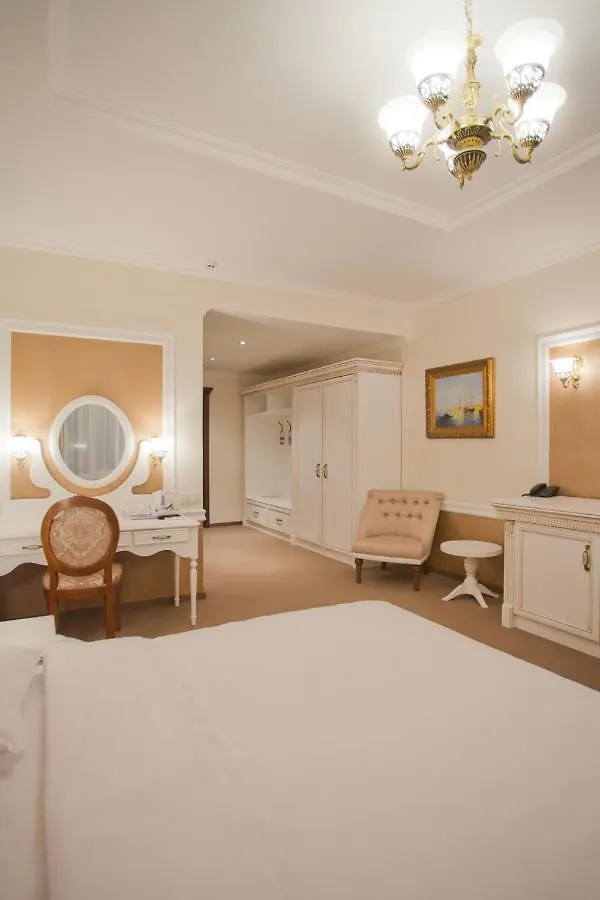 Orly Park-Hotel Kiew 4*,